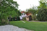 Pohled na zahradu od parkoviště